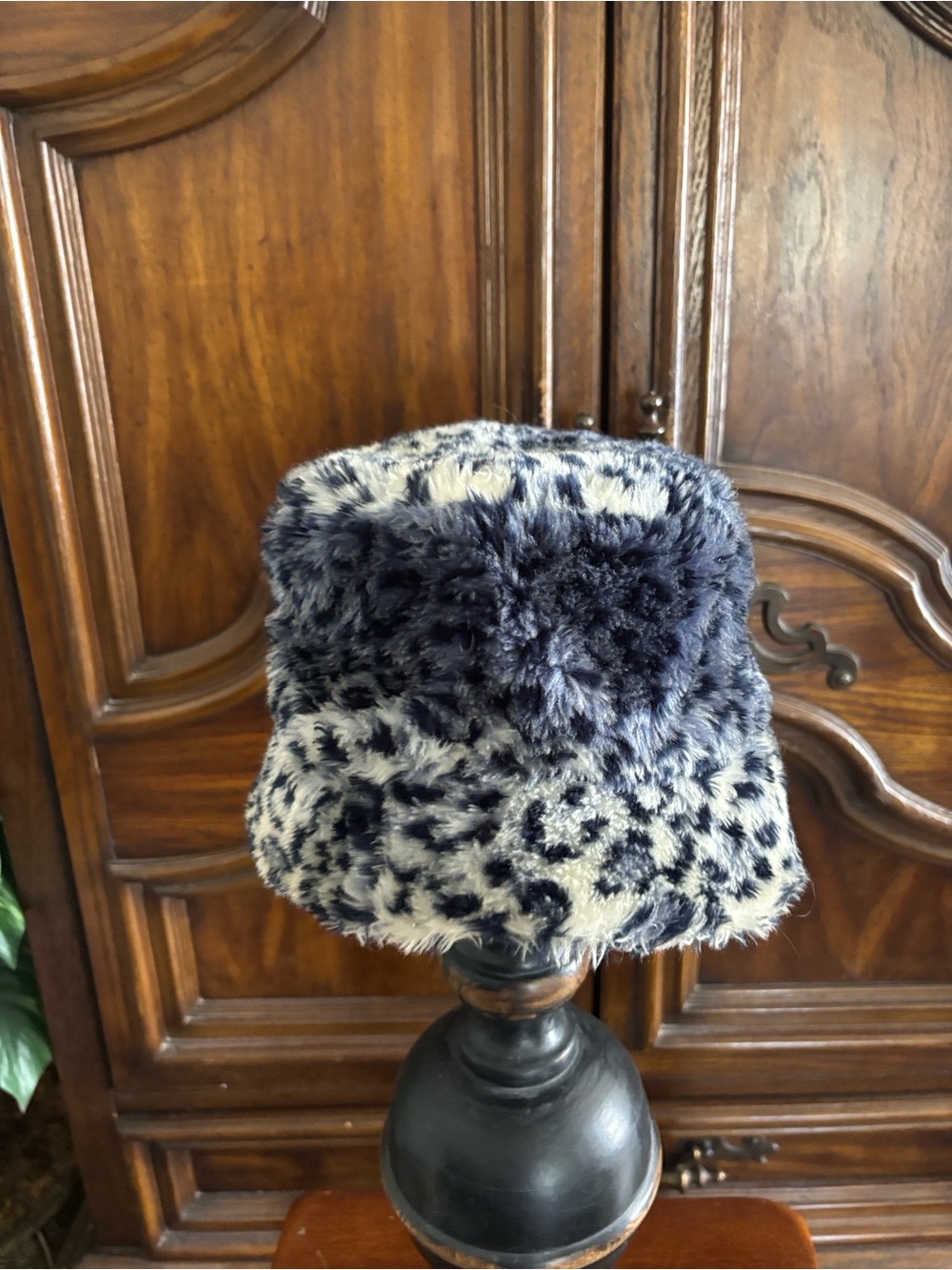 Faux fur bucket hat